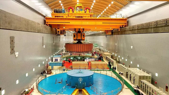 溪洛渡水電站首臺A修機組——8號機組轉(zhuǎn)子首次起吊完成