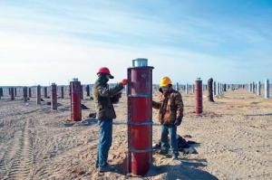 玉門鑫能鄭家沙窩5萬(wàn)千瓦熔鹽塔式光熱發(fā)電項(xiàng)目建設(shè)現(xiàn)場(chǎng)