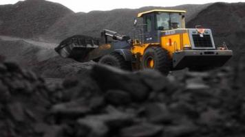 國家發(fā)改委等相關管理部門召開會議，研究部署平抑煤價上漲