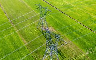 由于天氣溫暖，4月份電價下跌