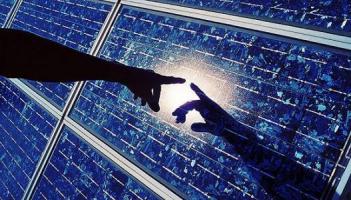 光伏市場迎來整合年 供大于求促行業(yè)加速洗牌