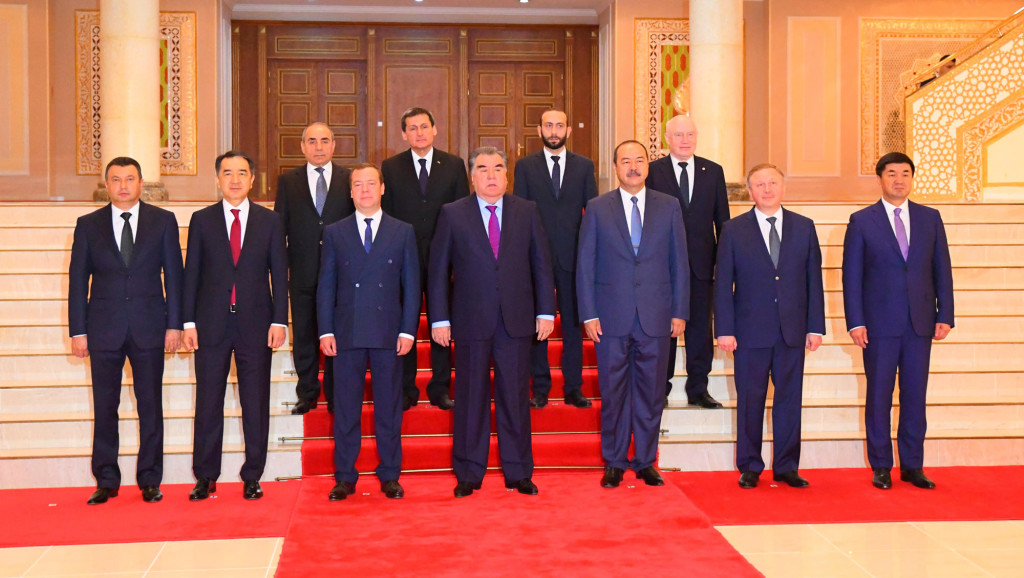 吉爾吉斯斯坦等政府首腦在杜尚別討論合作