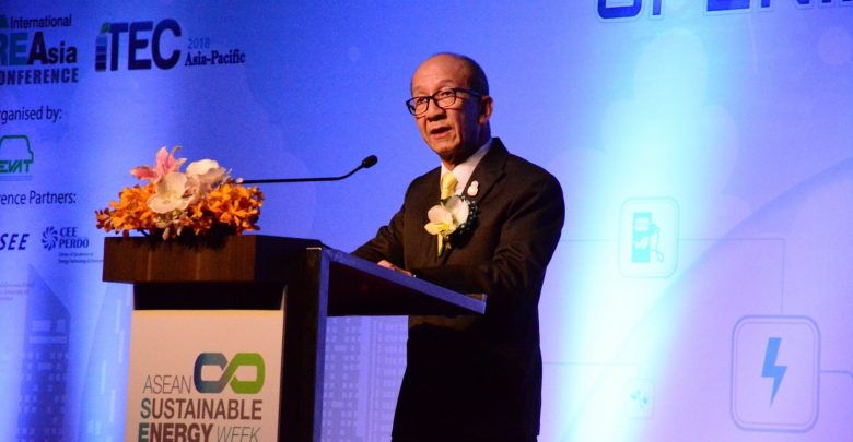 泰國能源部長和暹羅水泥一起合作，目標是30％的可再生能源