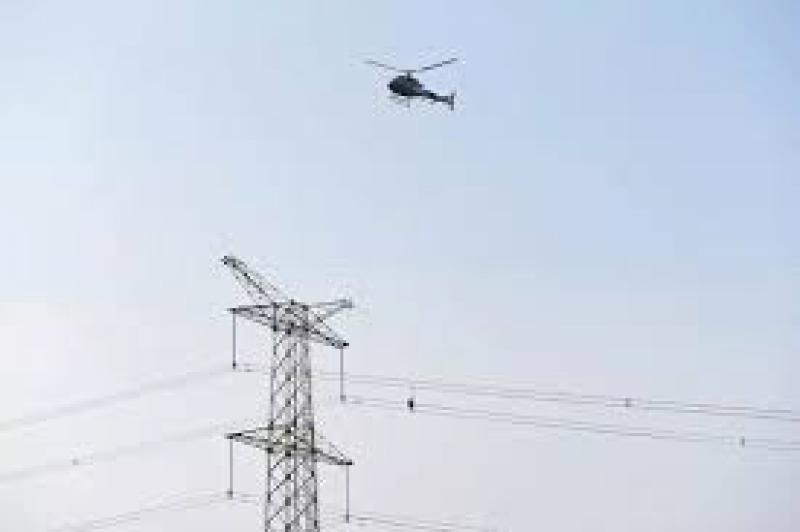 南方電網(wǎng)首次直升機(jī)驗(yàn)收500千伏線路工程