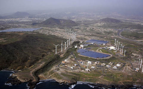 世界上第一臺安裝在大加那利島的伸縮式海上風(fēng)力渦輪機(jī)