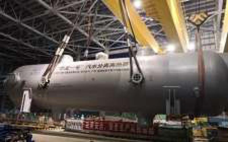 “華龍一號”福清核電首臺汽水分離再熱器吊裝就位順利完成