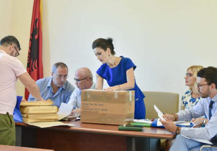 阿爾巴尼亞能源部門收到美國，歐盟公司的六項太陽能項目投標(biāo)