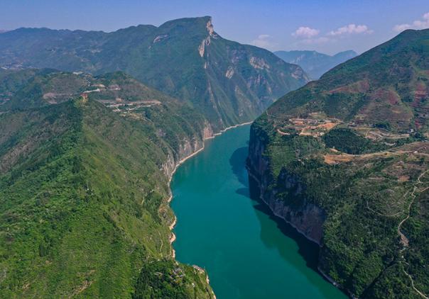 今年1—6月，三峽樞紐通過量達8307.7萬噸，同比增長10.4%