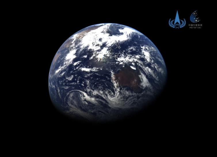 中國發(fā)布天問二號探測器拍攝的地月影像圖