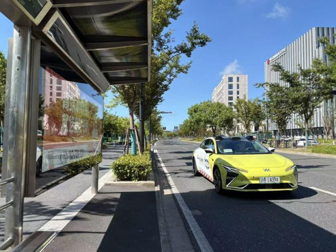 上海臨港首批無人駕駛智能網(wǎng)聯(lián)出租車正式開放運(yùn)營(yíng)