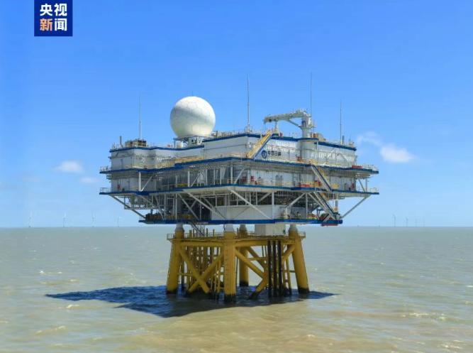 我國(guó)首個(gè)搭載氣象雷達(dá)的海上升壓站完成安裝