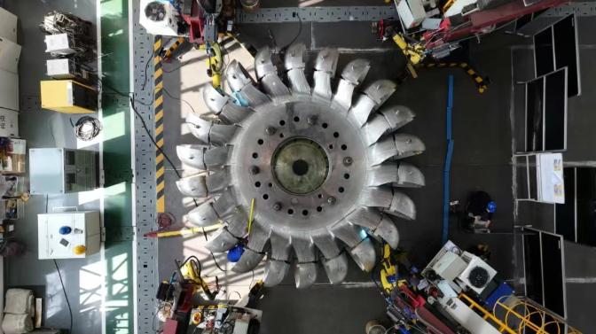 世界單機(jī)容量最大沖擊式轉(zhuǎn)輪首次實(shí)現(xiàn)機(jī)器人焊接