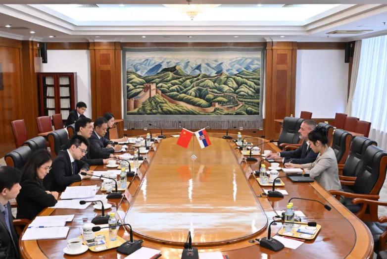 國家發(fā)展改革委副主任周海兵會(huì)見塞爾維亞總統(tǒng)特使、對(duì)華合作國家協(xié)調(diào)委員會(huì)成員巴西奇