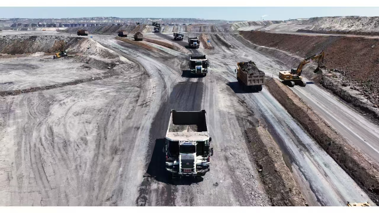 扎哈淖爾煤業(yè)公司無人駕駛剝離產(chǎn)量突破700萬(wàn)立方米