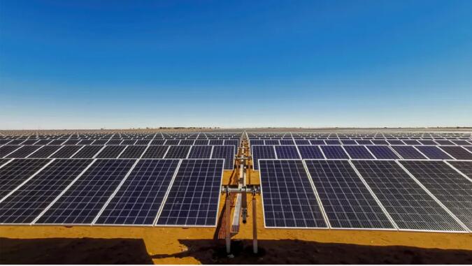 尚德電力14MW中東光伏項(xiàng)目組件順利交付