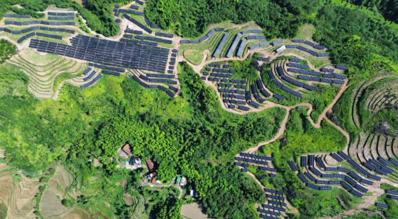 文成縣農(nóng)光互補(bǔ)光伏發(fā)電項(xiàng)目全容量并網(wǎng)發(fā)電