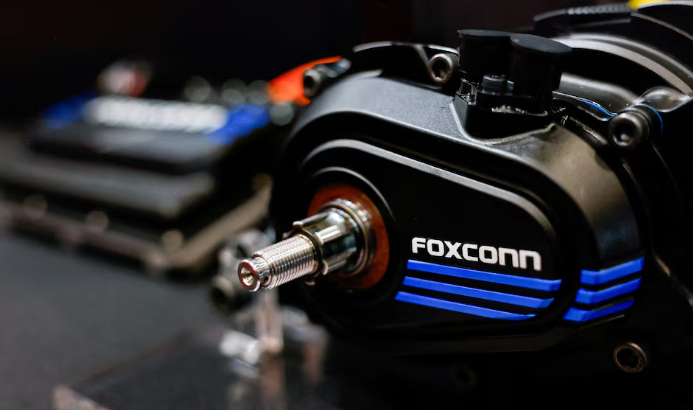 富士康計劃年投30億美元發(fā)展人工智能，預(yù)計電動汽車市場將整合