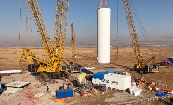 中國能建肇東300MW一期風(fēng)電項目風(fēng)機(jī)首吊順利完成