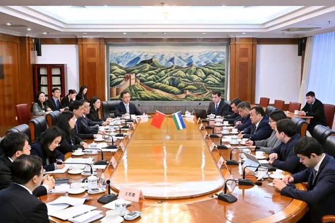 國(guó)家發(fā)展改革委副主任周海兵會(huì)見(jiàn)烏茲別克斯坦投資、工業(yè)和貿(mào)易部副部長(zhǎng)卡西莫夫